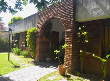 Casa · 123m² · 7 Ambientes · 1 Cochera · Venta Casa 3 Dorm. Parque Field Apto Crédito
