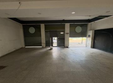 Local comercial · 109m² · 1 Ambiente · 1 Cochera · Local en Alquiler en Merlo