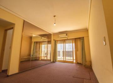 Departamento · 55m² · 3 Ambientes · Semipiso 3 Ambientes de Época - Patios - 61 m² - Caballito