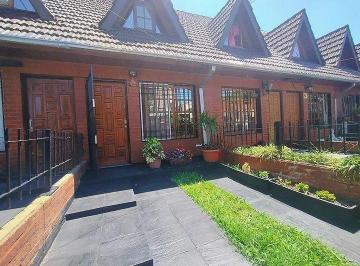 Casa · 70m² · 2 Ambientes · 1 Cochera · Venta de Duplex de 2 Ambientes y Medio con Entrada de Auto, en Moròn Sur.