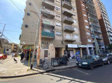 Departamento de 2 ambientes, Avellaneda · Excelente Departamento 2 Ambientes Al Frente con Balcón, Ubicado a m de Av Yrigoyen y Estación