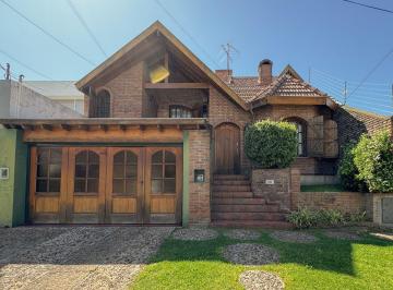 Casa de 4 ambientes, Morón · Casa 4 Ambientes con Pileta en Castelar