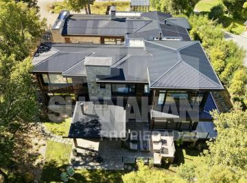 Casa · 501m² · 12 Ambientes · 2 Cocheras · Casa en Arelauquen Golf - Bariloche