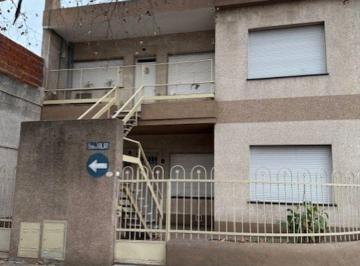 Casa de 6 ambientes, Rosario · Dos Casas Independientes con Jardin Al Frente Compartido Cochera y Galpon