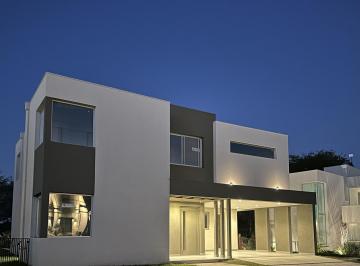 Casa · 220m² · 5 Ambientes · 2 Cocheras · Casa en Venta Greenville Polo Resort