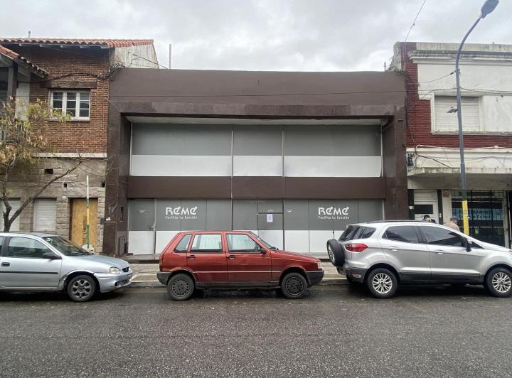 Local comercial · 611m²