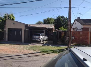 Casa · 150m² · 7 Ambientes · Dos Casas en un Lote de Terreno a m de Av Pte. Peron.