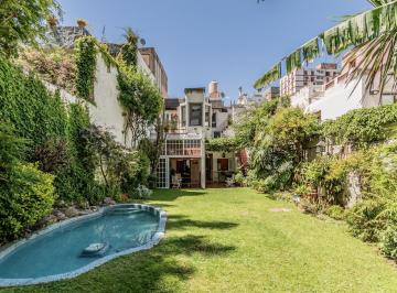Casa · 240m² · 8 Ambientes · Exclusiva Casa en Alquiler con Amplio Jardín, Quincho y Parrilla en Caballito