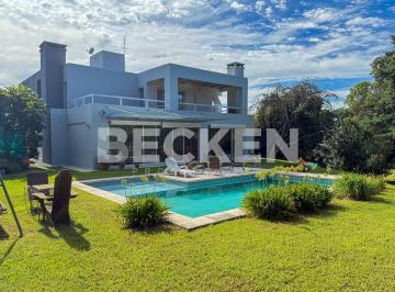 Casa · 454m² · 6 Ambientes · 2 Cocheras · Casa en Lomas de La Carolina