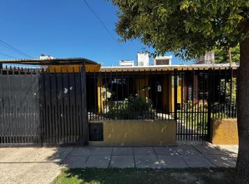 Casa · 184m² · 4 Ambientes · 2 Cocheras · Venta| Casa 3 Dorm. en Villa Silvano Funes - Tho