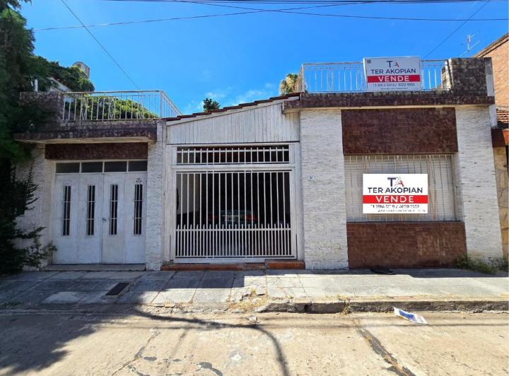 Casa · 210m² · 5 Ambientes · 2 Cocheras