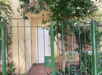 Casa de 8 ambientes, La Matanza · Casa en Lote Ppio 4 Amb. C/patio - Cochera + Depto 3 Amb. C/terraza (Ramos Mejía)