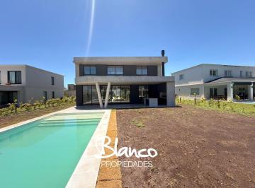 Casa · 276m² · 5 Ambientes · 1 Cochera · Casa en Venta en Pilará, La Calesa, Pilar, G. B. a. Zona Norte