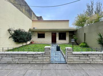 Casa · 165m² · 3 Ambientes · 1 Cochera · Venta Casa 3 Ambientes Garage Patio Refaccionada!
