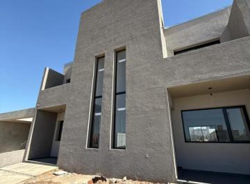 Casa · 103m² · 3 Ambientes · 1 Cochera · Duplex 2 Dorm. Docta Boulevard