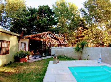 Casa · 125m² · 4 Ambientes · 1 Cochera · Casa con Pileta Terreno Amplio - Mar de Ajo