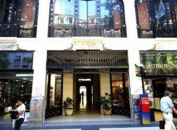 Oficina comercial · 62ha · 4 Ambientes · Regias Oficinas Ubicadas en El Histórico Edificio - Pasaje Urquiza - con Salida a 2 Calles. Esta Divi