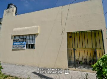 PH · 52m² · 2 Ambientes · Venta de PH Al Frente, Planta Baja Sin Expensas en Moron Sur