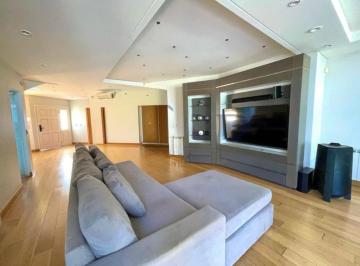 Casa · 467m² · 5 Ambientes · 4 Cocheras · Casa en Venta 5 Ambientes 3 Suites y Gran Jardín