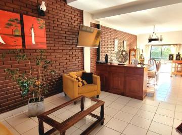 Casa · 220m² · 3 Dormitorios · 2 Cocheras · Impecable Chalet 4 Amb. A/credito Parque, Gge Doble Quincho C/parrilla