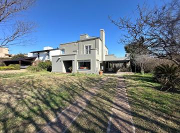 Casa · 260m² · 7 Ambientes · 2 Cocheras · Venta Casa Valle Escondido Apto Credito