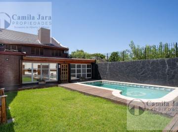 Casa · 386m² · 5 Ambientes · 3 Cocheras · Venta Casa 5 Ambientes de Categoria con Pileta en Villa Luzuriaga