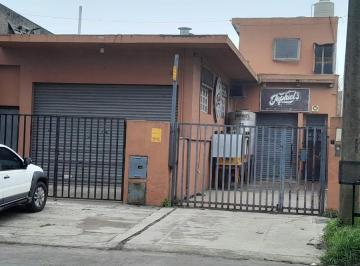 Bodega-Galpón · 200m² · Local + Galpon Industrial + Departamento