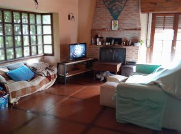 Casa · 190m² · 3 Dormitorios · 2 Cocheras · Venta Chalet 4 Ambientes con Dep. y Garage Doble - Apto Credito