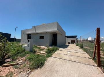 Casa · 76m² · 4 Ambientes · 1 Cochera · Venta Duplex Docta 2 Dorm.
