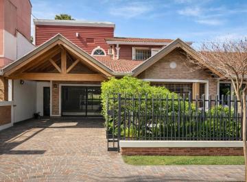 Casa de 5 ambientes, Morón · Exclusivo Chalet de Categoría en Castelar Norte – Oportunidad Única