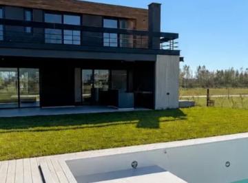 Casa · 230m² · 5 Ambientes · 2 Cocheras · Casa Venta Puertos del Lago Escobar