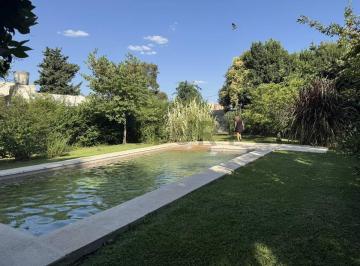 Casa · 248m² · 8 Ambientes · 2 Cocheras · Casa en Venta de 4 Dorm., 8 Ambientes, Lisandro Olmos