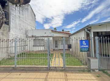 Casa · 218m² · 2 Dormitorios · 2 Cocheras · Casa en Venta