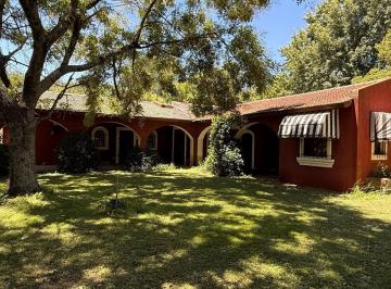 Casa · 246m² · 5 Ambientes · 1 Cochera · Casa en Venta – Barrio La Araucaria | Salvador María