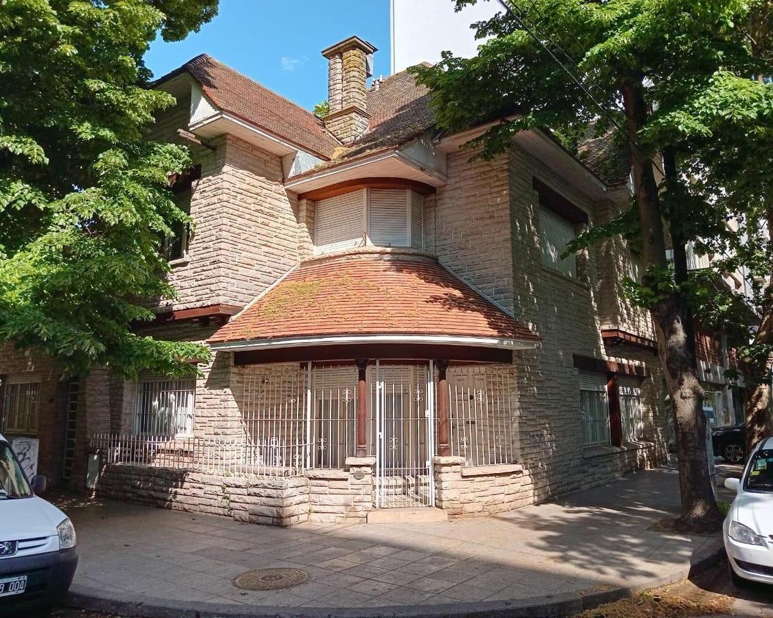Chalet 7 dorm, 392m² con 3 coch. en Plaza Mitre