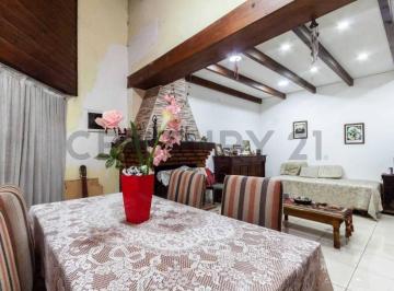 Casa · 190m² · 5 Ambientes · 1 Cochera · Casa 5 Ambientes Apto Crédito – Ideal Familia – Remedios de Escalada