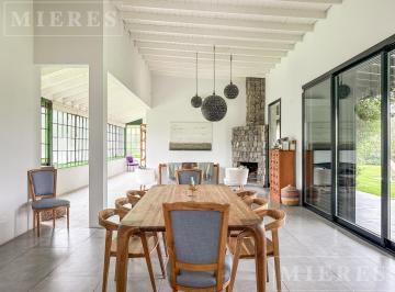 Casa · 227m² · 5 Ambientes · 2 Cocheras · Casa en Venta en Chacras del Ocho