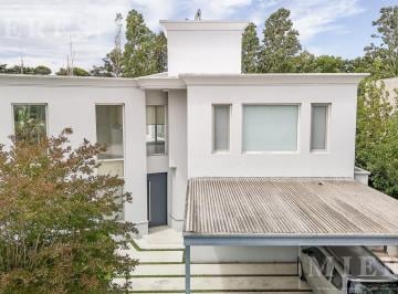 Casa · 277m² · 7 Ambientes · 2 Cocheras · Casa en Venta en Ayres de Pilar