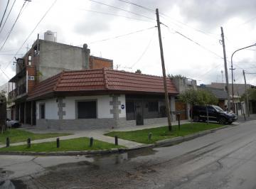 Casa · 129m² · 3 Ambientes · 1 Cochera · PH con Garage y Parrilla en Venta en G. de Laferrere