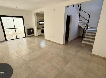 Casa · 130m² · 5 Ambientes · 1 Cochera · Duplex en Venta de 2 Dorm. - Docta