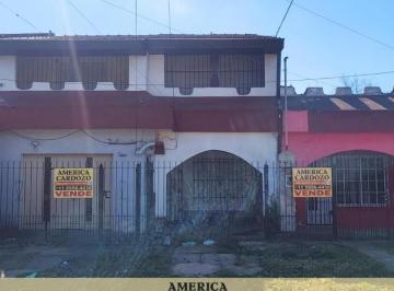 Casa · 200m² · 6 Ambientes · 2 Cocheras · Complejo 3 Deptos Paso del Rey Centro
