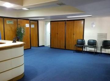 Oficina comercial · 319m² · 6 Ambientes · 2 Cocheras · Amplias Oficinas Al Frente + 2 Cocheras Fijas y Cubiertas