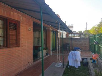 Casa en Venta de 4 ambientes  · Oportunidad Inversion! Casa 2 Hab Coch y Pileta en Centro Rio Ceballos!