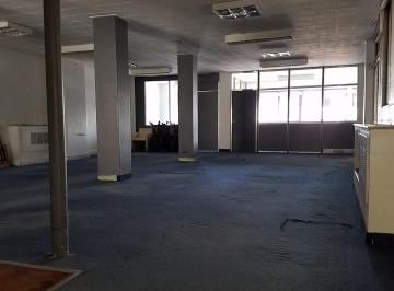 Oficina comercial · 200m² · Planta Libre, Sin Expensas, 2 Baños, Vigilancia