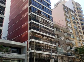 Departamento de 2 ambientes, Vicente López · Vicente Lopez - Sobre Av Libertador, Depto de 2 Amb Contrafrente en Piso 10.