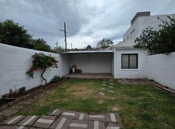 Casa de 4 ambientes, Córdoba · Oportunidad: Joya Inmobiliaria en Argüello