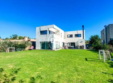 Casa de 4 ambientes, Tigre · Casa en Venta en La Comarca. El Precio Publicado Es El Precio de Cierre.