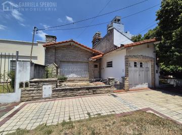 Casa · 155m² · 4 Ambientes · 1 Cochera · Chalet 3 Ambientes Venta Banfield