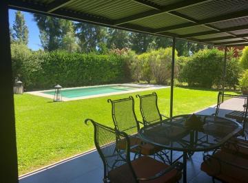 Casa · 228m² · 6 Ambientes · 2 Cocheras · Casa en Venta Santa Clara 4 Amb