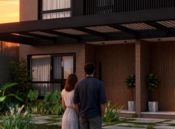 Casa · 145m² · 6 Ambientes · 2 Cocheras · Dúplex en Venta 3 Dorm., 3 Baños.